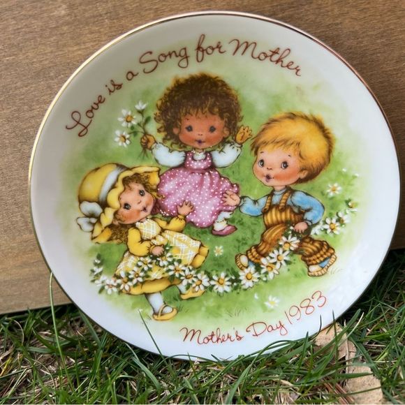 1981 & 1983 Avon Mother’s Day Plates - Picture 2 of 5